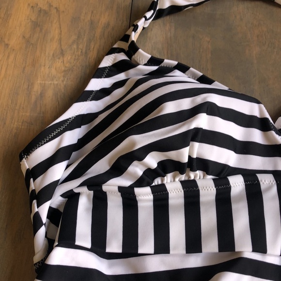 Motherhood Maternity Beach Bump black white stripe one piece swimsuit Large New - Picture 6 of 13